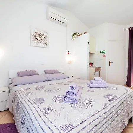 Apartment & Anita