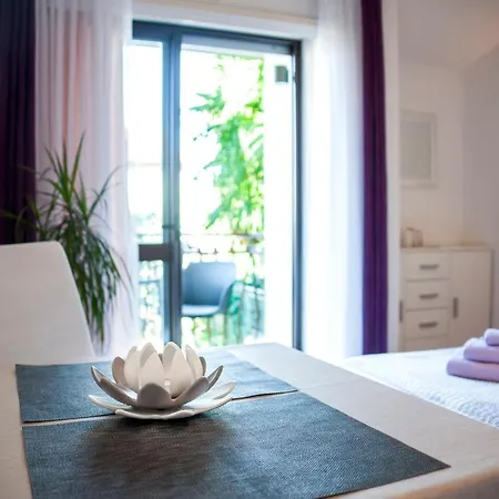 & Anita Apartman *