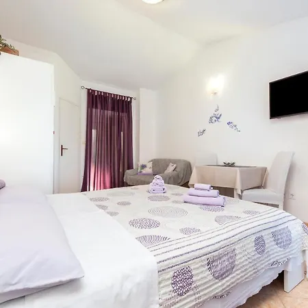 & Anita Apartman *
